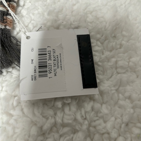 NWT Coach 100% Wool Blanket Scarf - Picture 3 of 5